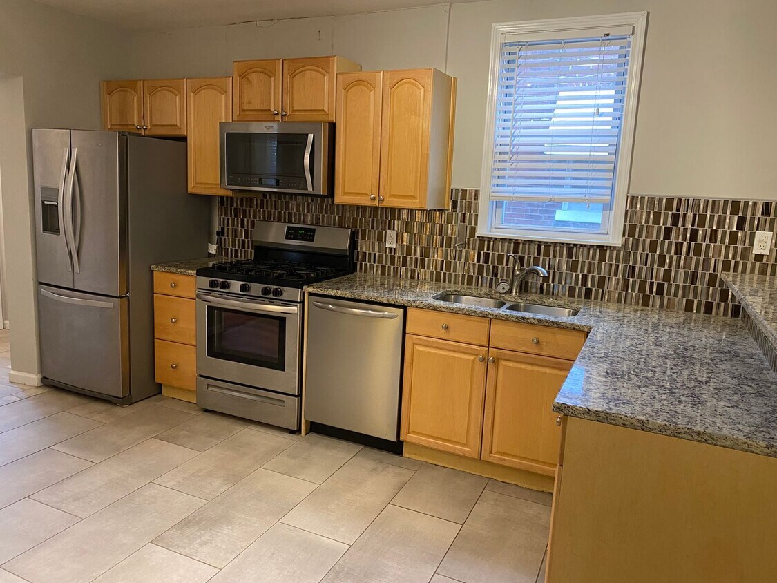 Primary Photo - Wonderful home across from beautiful Park!...