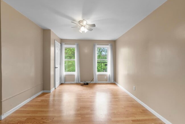 Building Photo - 812 Grand St