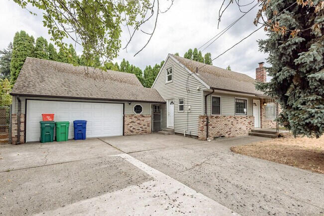 Building Photo - 10811 SE Fuller Rd