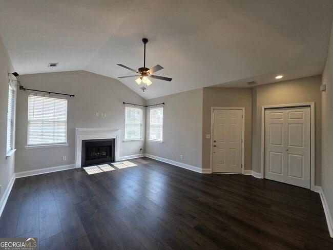 Building Photo - 412 Nandina Ct