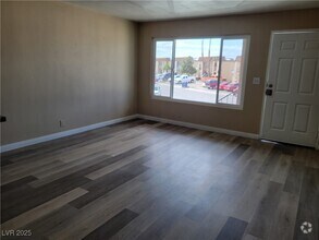 Building Photo - 3701 Thomas Ave