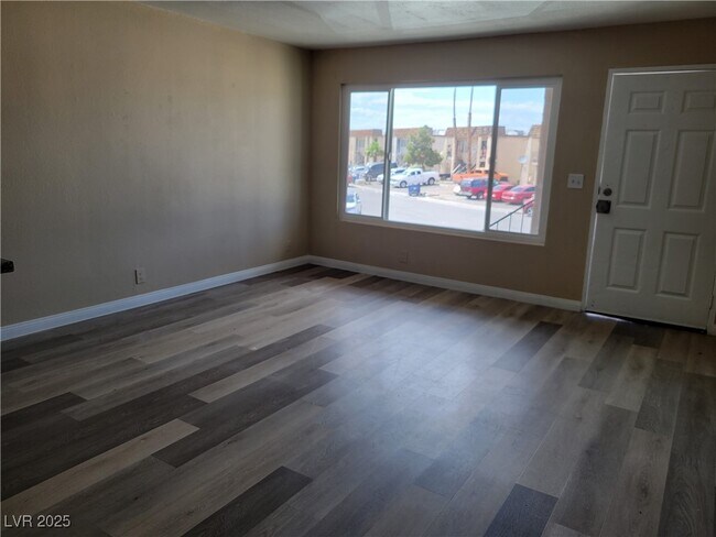 Building Photo - 3701 Thomas Ave