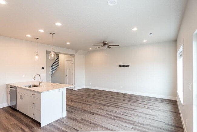 Foto del edificio - 305 Johnson Rd