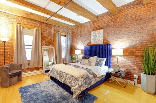 Building Photo - NORTH END 3 BED 2 BATH!!!