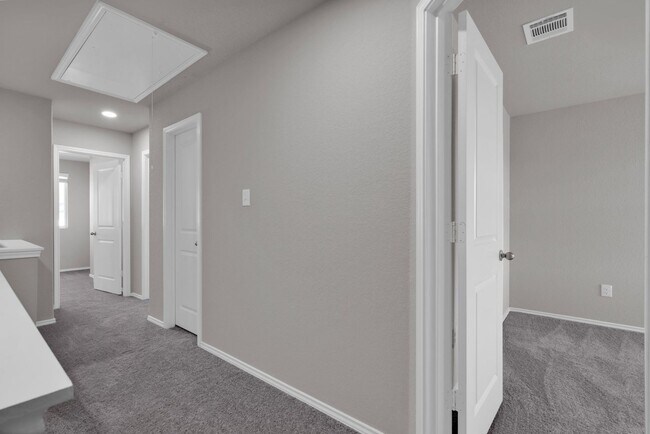 Foto del edificio - CALL FOR MORE DETAILS!!