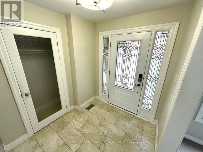 Building Photo - 102 Hazelwood Dr