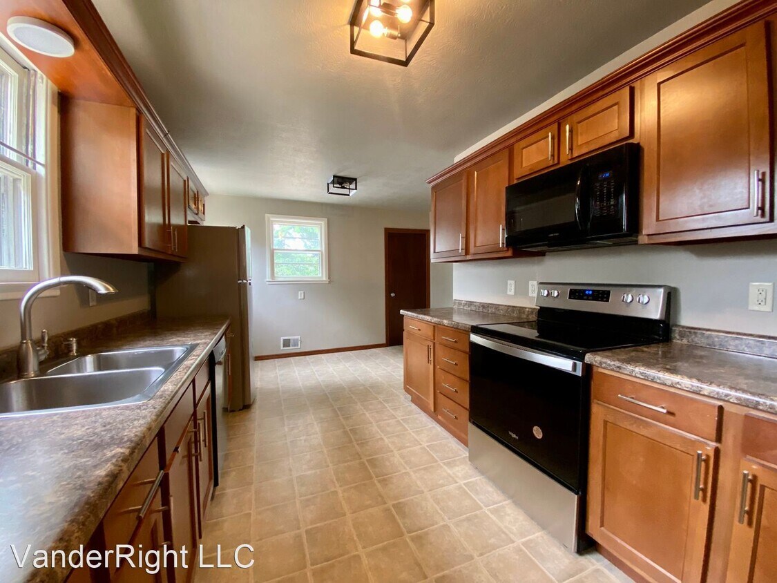 Foto principal - 3 br, 2 bath House - 729 S West Ave