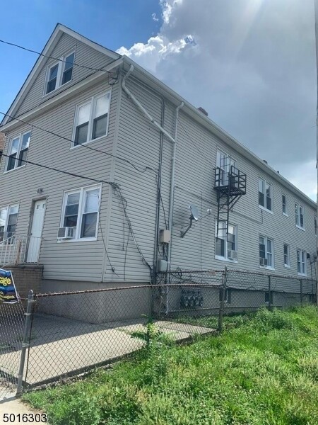 Primary Photo - 762 Ogden St
