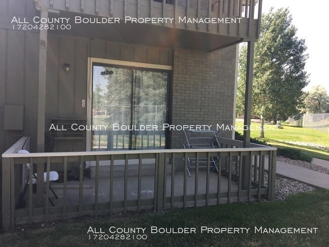 Building Photo - 695 Manhattan Dr