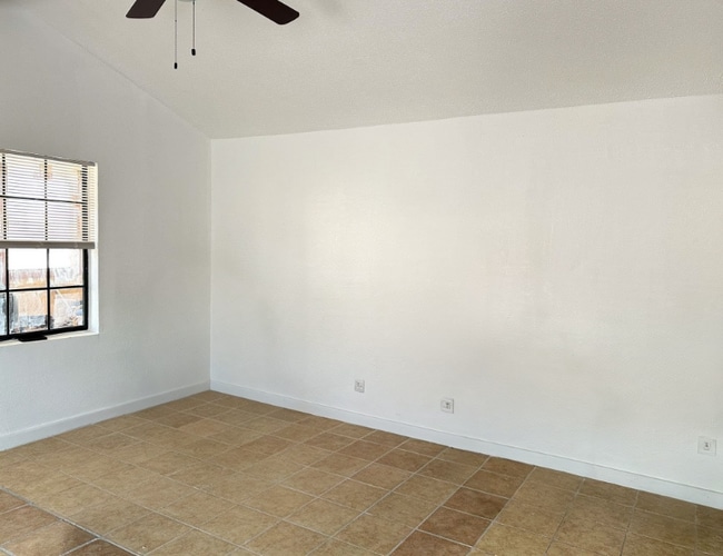 Building Photo - 109 E Venus Ln