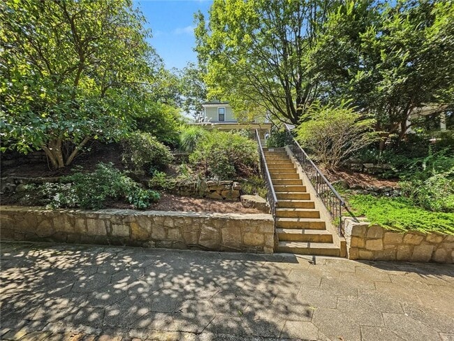 Building Photo - 1059 Alta Ave NE