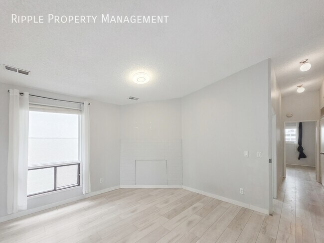 Building Photo - CHARMING & SPACIOUS 2 BEDS, 1 BATH DUPLEX UPPER UNIT | UNBEATABLE SW LOCATION NEAR THE RIVER