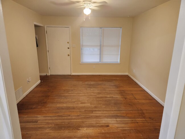 Foto del edificio - 615 S 1st St