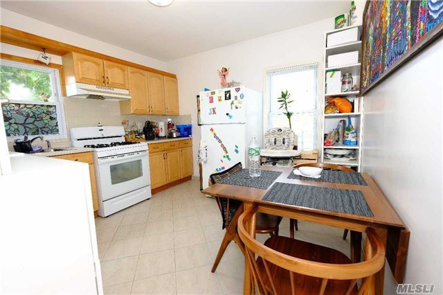 Building Photo - 71-58 Nansen St