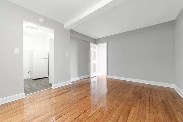 Building Photo - 433 W 44th St