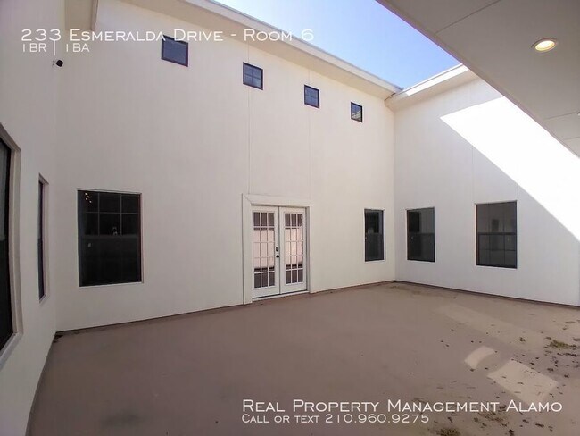 Building Photo - 233 Esmeralda Dr