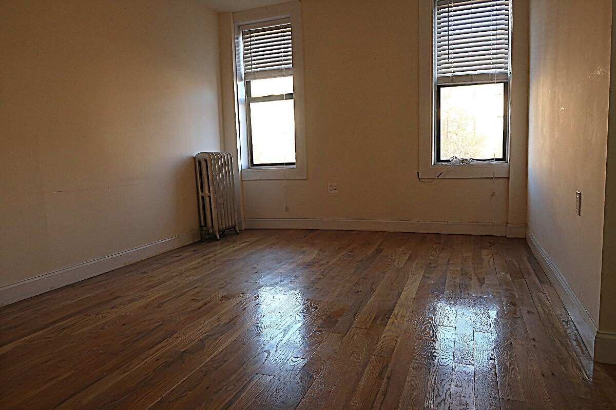 Primary Photo - 200 Winthrop St
