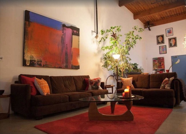 Área de sala de estar principal - 1924 Union St