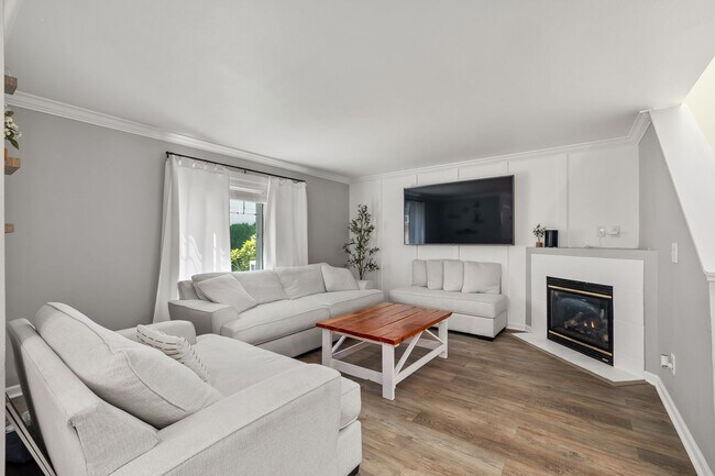 Building Photo - Move in ready home in Lakepointe neighborh...