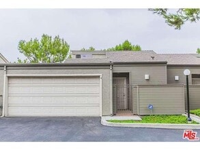Building Photo - 15766 Midwood Dr