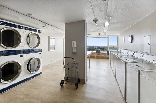 Foto del edificio - 2728 N Hampden Ct