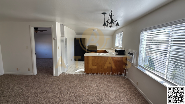 Building Photo - Spacious 1 Bed, 1 Bath Upstairs Apartment ...