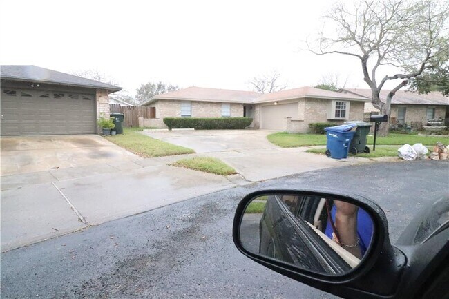 Foto del edificio - 5813 Crest Willow Dr