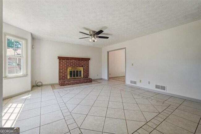 Building Photo - 1532 Daniel Ln