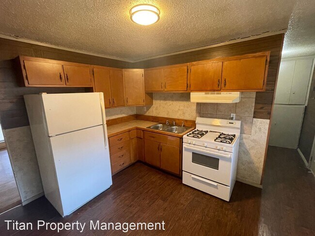 Building Photo - 3 br, 1 bath House - 806 DeSoto Place