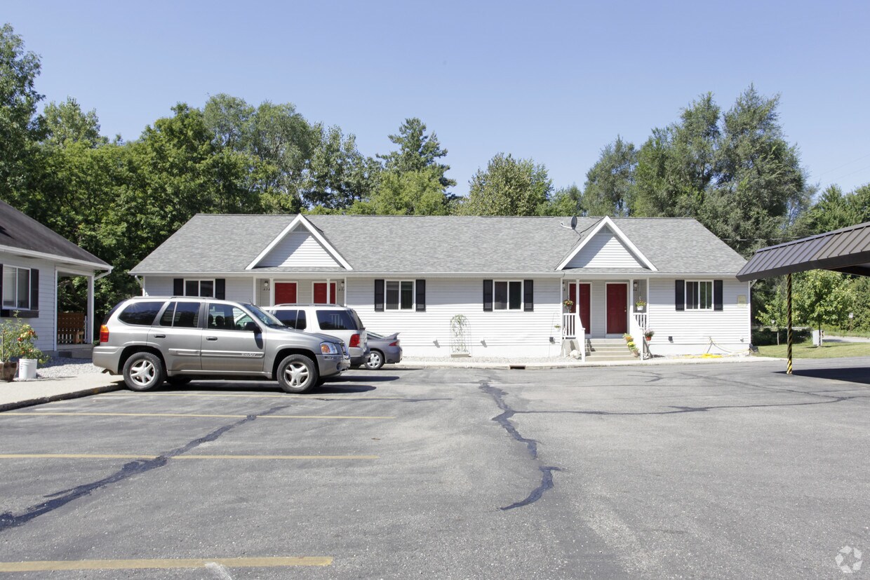 Building Photo - 646-648 Lamoreaux Dr