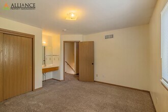 Building Photo - 928 Moro St