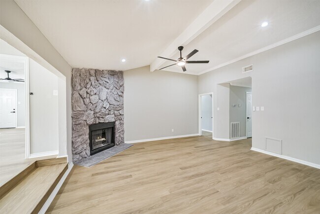 Foto del edificio - 10826 Thorncliff Dr