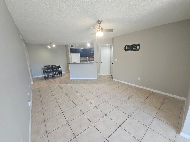 Foto del edificio - 4658 Commander Dr