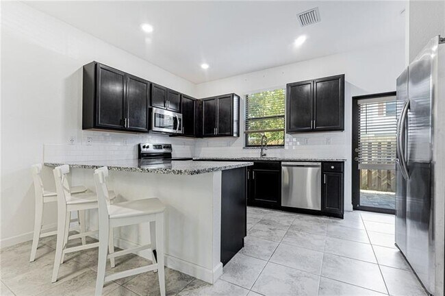 Foto del edificio - 1616 SW 28th St