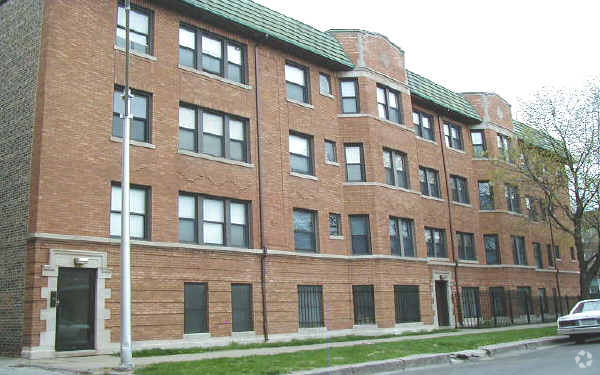 Primary Photo - 7956-7958 S Ellis Ave