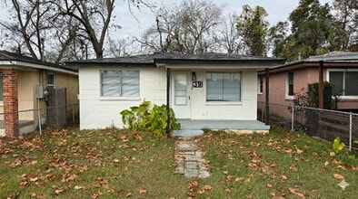 Building Photo - 39 Lissner Ave