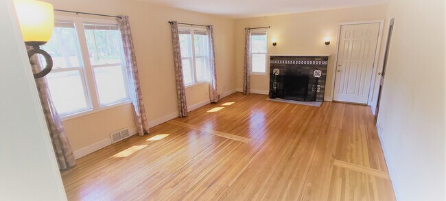 Large Living Room - 600 2nd Ave NW