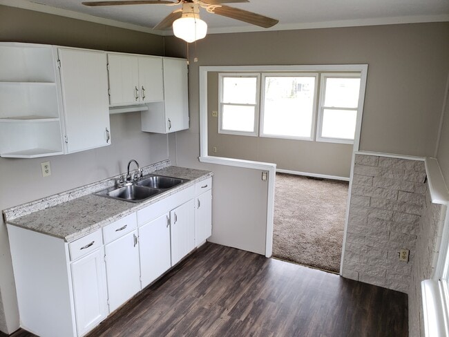 Foto del edificio - Charming 3-Bedroom Ranch Home on Corner Lo...