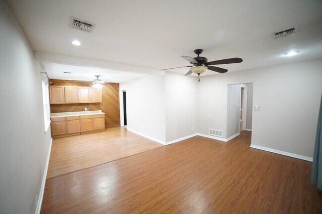 Building Photo - 1616 Salmon Dr
