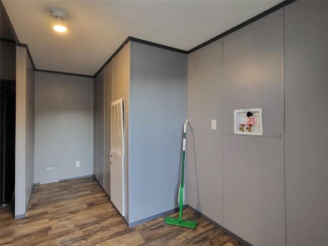 Foto del edificio - 21518 Cherry Hollow Dr
