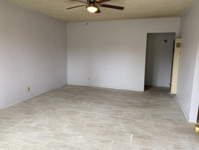 Building Photo - 10860 Freer Ave