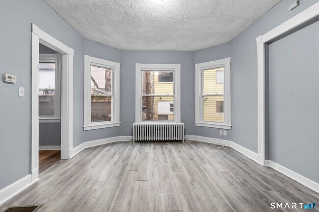 Foto del edificio - 16 Plaza Ave