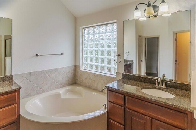 Building Photo - 2504 Mirasol Loop