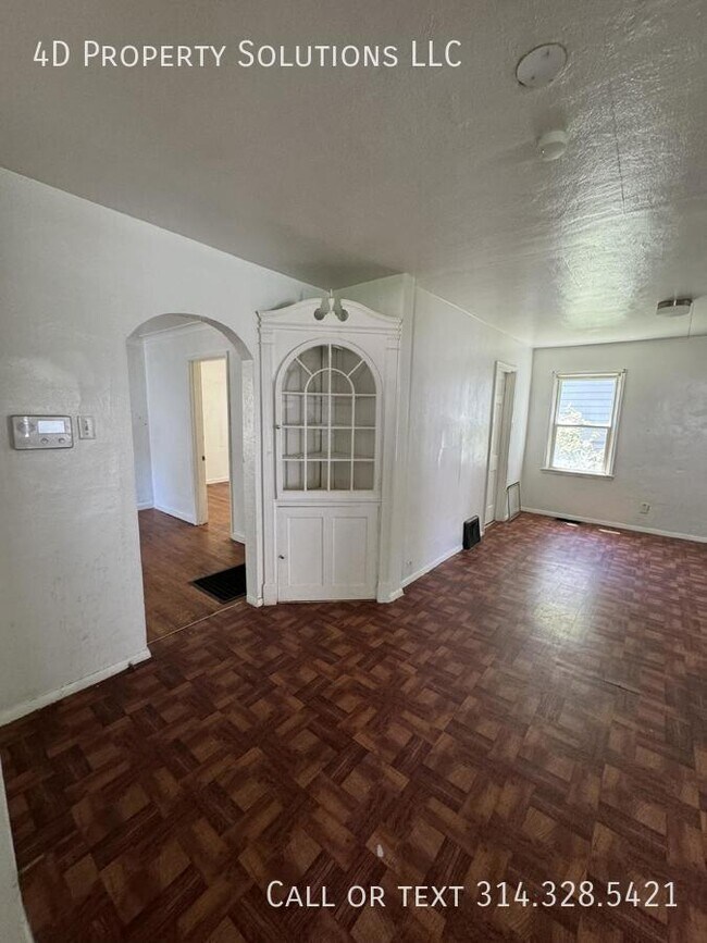 Building Photo - Spacious 3-Bedroom Home in St. Louis, MO!