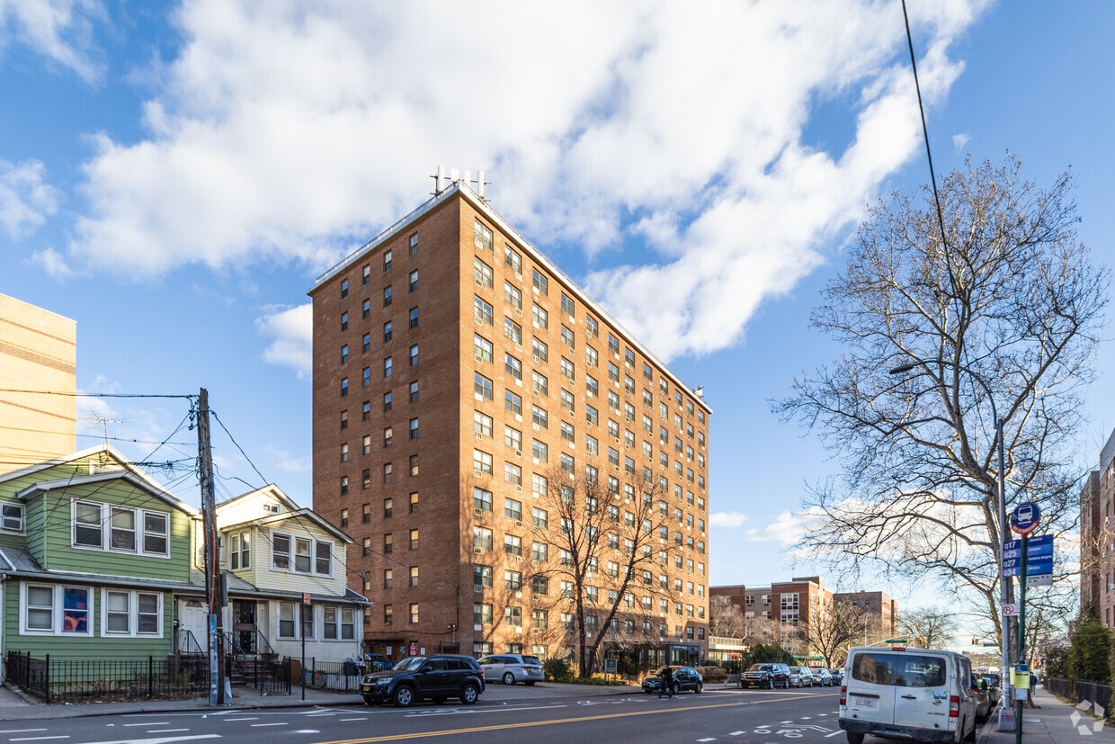 45-25 Kissena Blvd - Helen R. Scheuer House