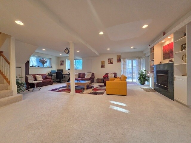 Foto del edificio - 1025 Rosewood Dr