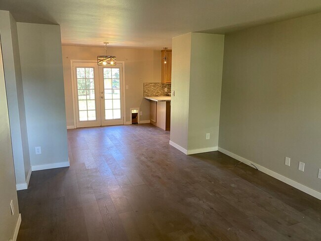 Foto del edificio - 2 Bed 1 Bath Home in NE Fort Collins!