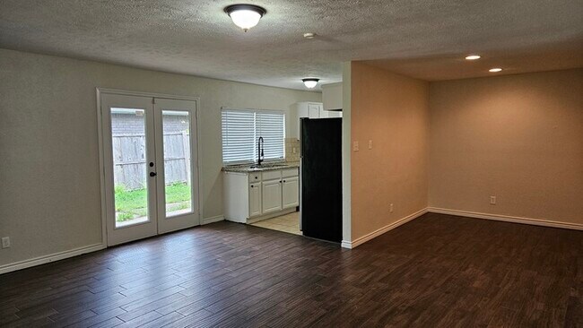 Foto del edificio - 3 Bedroom 2 Bath House in The Colony