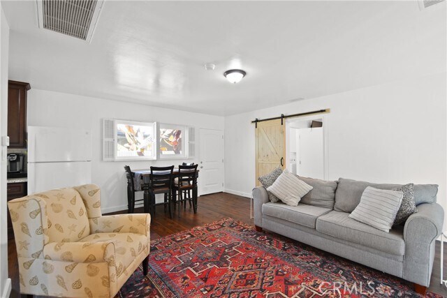 Foto del edificio - 642 Terrylynn Pl