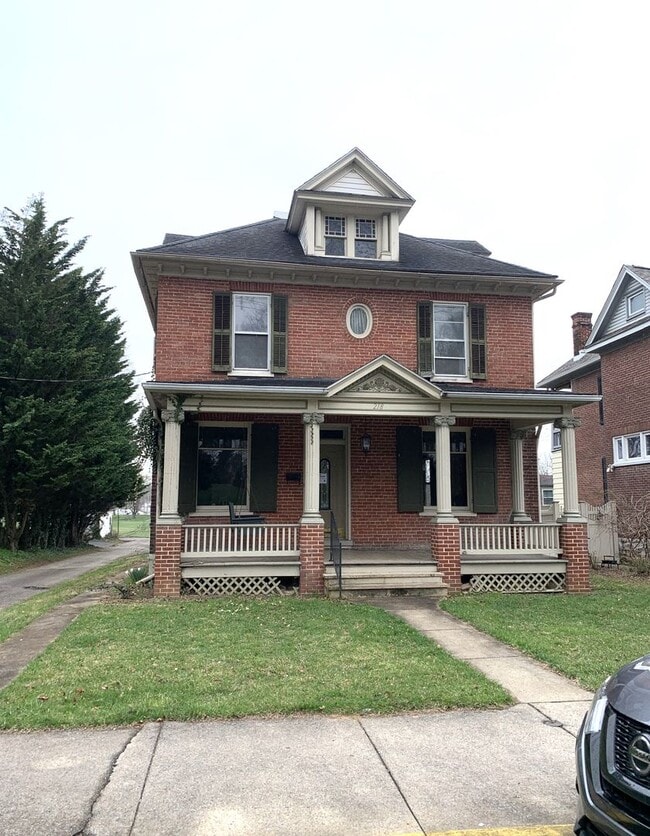 Building Photo - 218 N Prince St